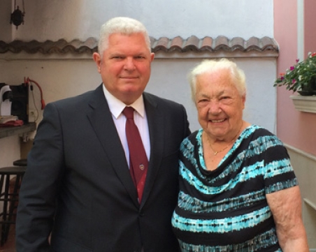 Почина легендарната пловдивска учителка Бедрие Ходжева