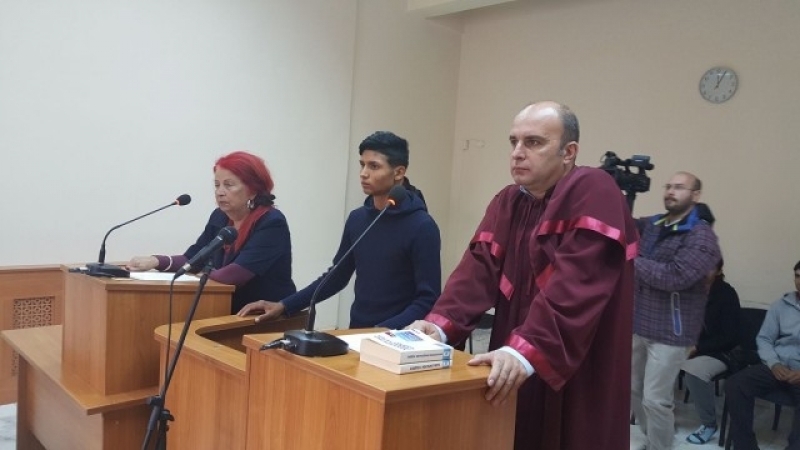Повдигнаха обвинения срещу ученика, който преби учителя си в Садово