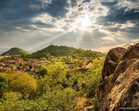 Валежите спират, през октомври ще се редува топло и студено време