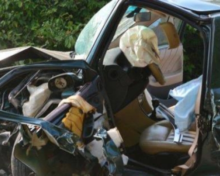 Мъж издъхна при сблъсък с дърво на пътя край Пловдив