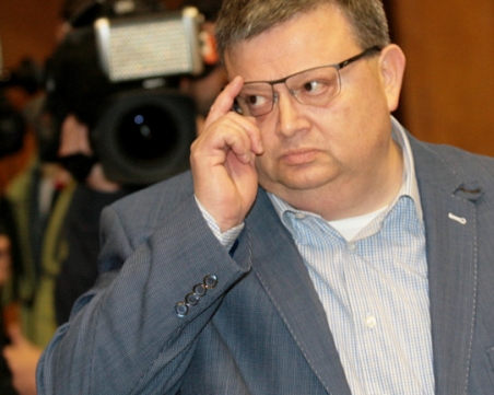 Цацаров за случая във Виноградец: Мудността ме дразни