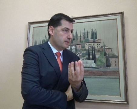 Кметът Иван Тотев си изгуби документите, добросъвестни младежи му ги върнаха