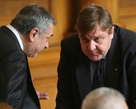 Каракачанов обеща: Увеличаваме заплатите в армията от 1 януари