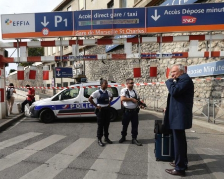 Двама души бяха убити при атака с нож в Марсилия