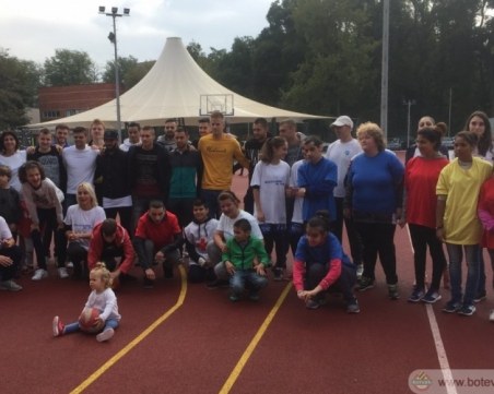 Ботев и Академик Бултекс 99 подкрепиха благородна кауза СНИМКИ