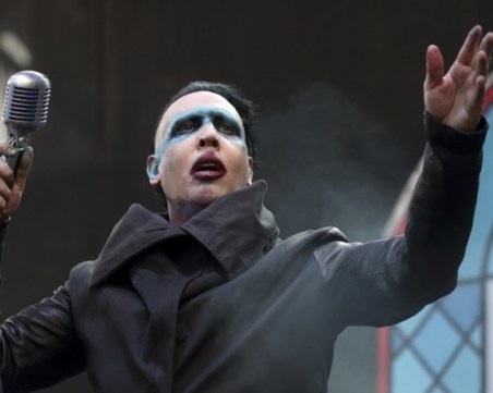 Декори паднаха върху Мерилин Менсън, той е в болница