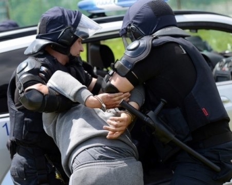 Сърбин бе убит, а българин тежко ранен, при меле между афганистанци и чеченци