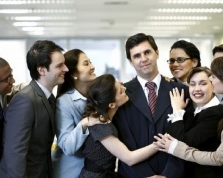 Шеф дава по 2000 долара на своите служители, за да пътуват по света