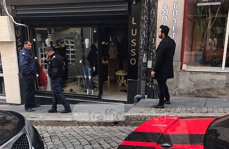 Вандали строшиха с бухалка бутик в Капана СНИМКИ