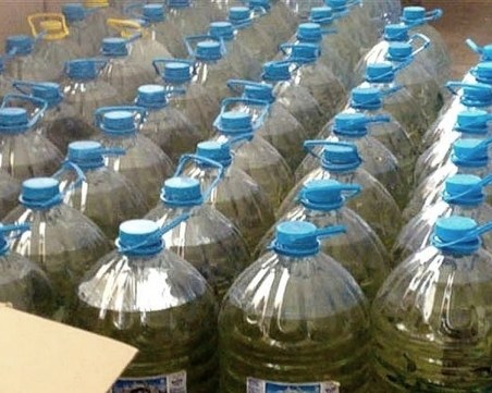 Два тона ракия без акциз беше открита в гараж, мъж “изгоря“ заради алкохола