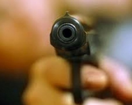 Междусъседски скандал: Простреляха 53-годишен мъж, четирима са арестувани