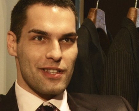 Тв водещ с премиера на детска книга в Асеновград СНИМКИ