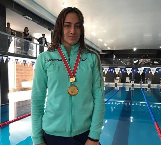 Пловдивска надежда в плуването с цели 6 златни медала в Косово