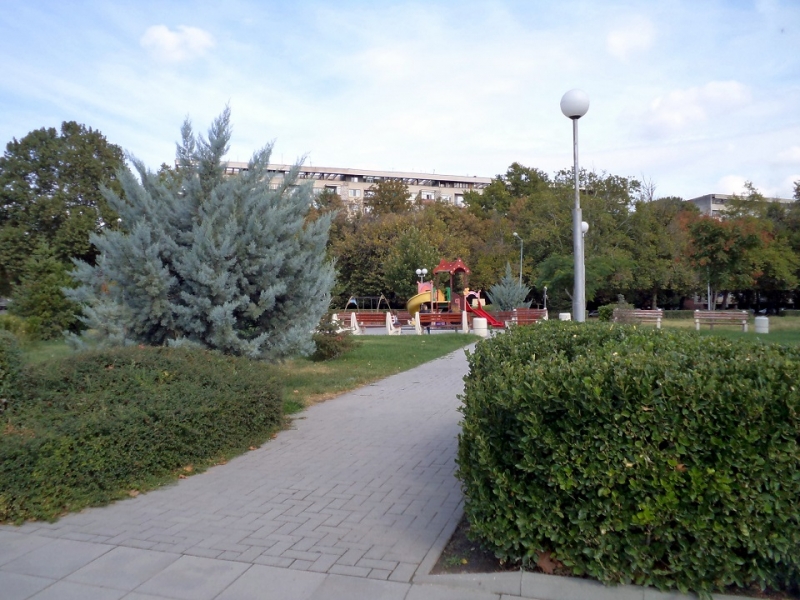 Вандали прегазиха с автомобил пловдивски парк СНИМКИ