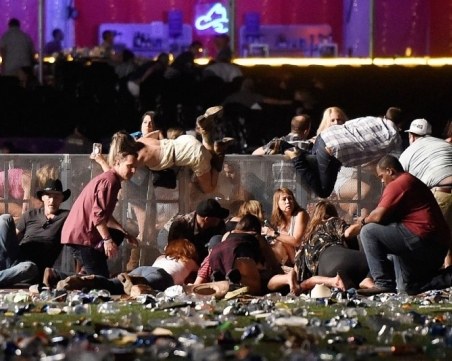 Откриха цял боен арсенал в дома на стрелеца в Лас Вегас, все още не са ясни мотивите му