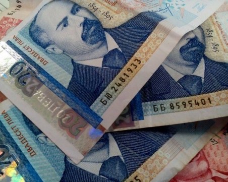 Пенсионерка метна 4 бона на фалшиви полицаи в Пловдив