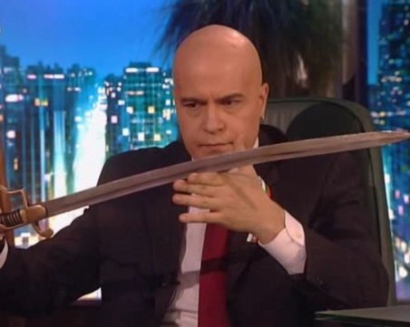 Слави във Фейса: В душата на всеки от нас има див прабългарин, който седи, гали меча и само чака повод