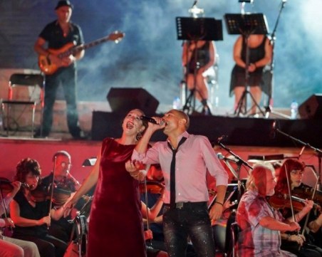 Теодор Койчинов подлудява пловдивчани днес с парчета на Queen