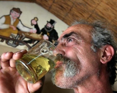 В топ 10 сме на най-големите пиячи в света, водят ни обаче с много