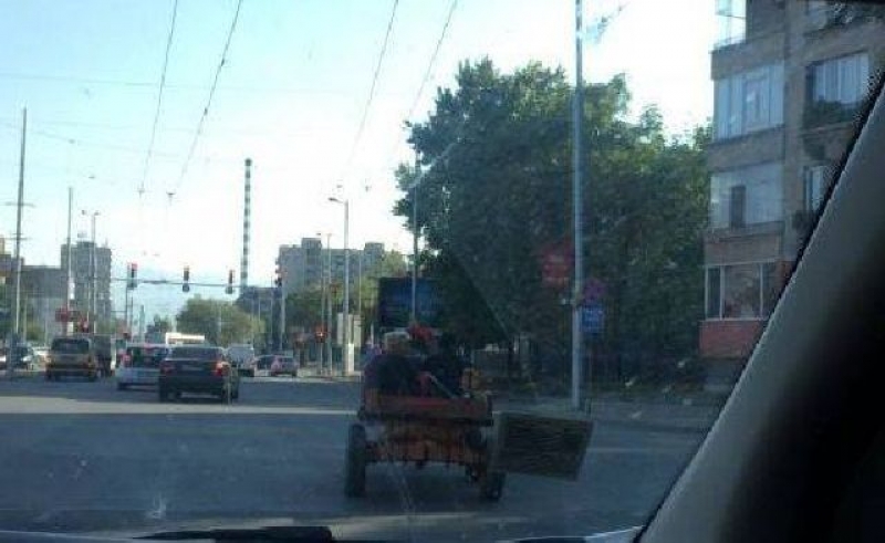 Каруци кръстосват пловдивски булеварди, напук на забрани и закони