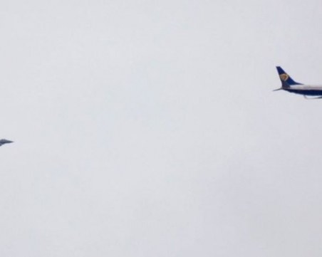 Изтребители ескортираха самолет на Ryanair след сигнал за тревога СНИМКИ