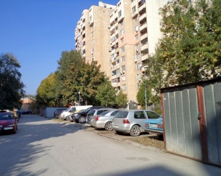 Разчистиха пловдивски квартал от стари гаражи СНИМКИ