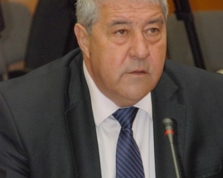 Защо депутати викат линейка да откара Гърневски в психиатрия? Той само си рецитира