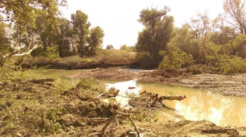 Бизнесмен залага екобомба край Пловдив, може да отрови река Марица СНИМКИ