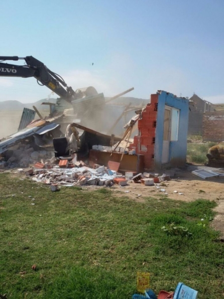 Нова акция в Асеновград! Още 18 незаконни сгради събарят в ромската махала