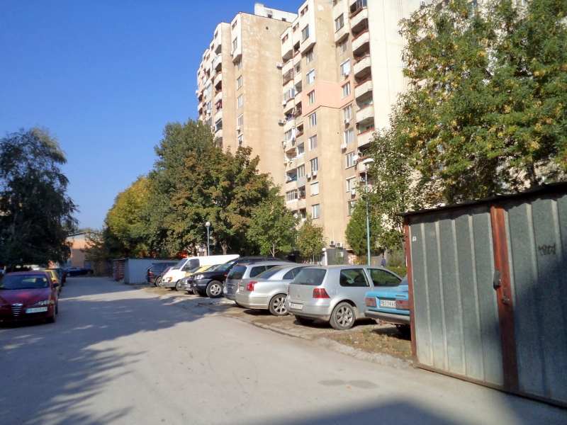 Разчистиха пловдивски квартал от стари гаражи СНИМКИ