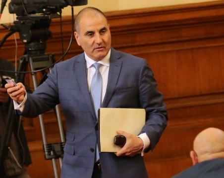 Цветанов се извини за нападките към Радев