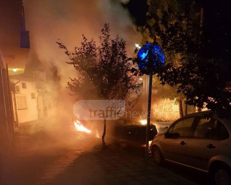 Нощни СНИМКИ показват палежа на колата на репортер на Господарите в Карлово ВИДЕО