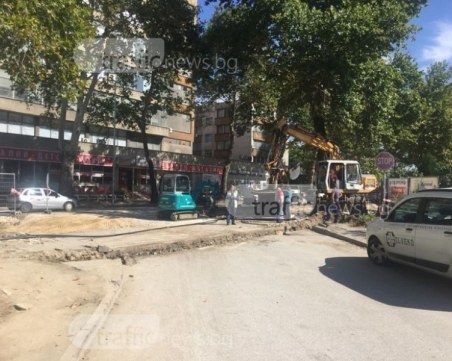 Затвориха единствената връзка между бул. 