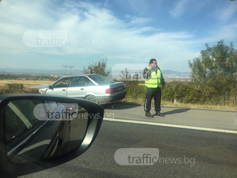 Ауди се размаза в мантинела на магистрала Тракия към Пловдив СНИМКИ