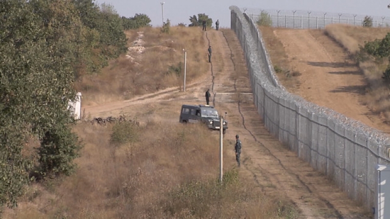 Граничари прибират 100-200 евро, за да прекарват бежанци през границата