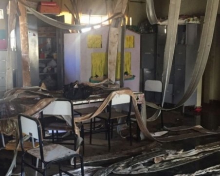 Зверство! Охранител в забавачка поля деца със спирт и ги запали