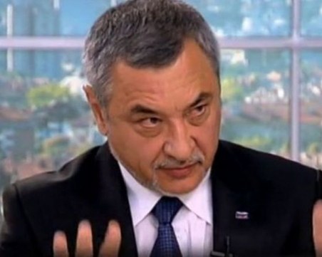 След скандала с Виктор Николаев: Валери Симеонов иска четири медии да му се извинят