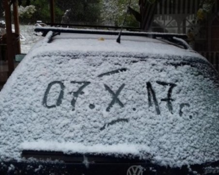 Снегът дойде! Силни валежи от дъжд обхванаха и цялата страна СНИМКИ