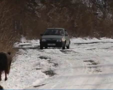 Заради снега: Затварят прохода Троян-Кърнаре за камиони
