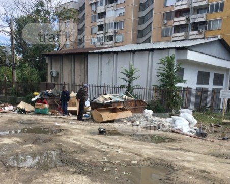 “Чистофайници“ превърнаха центъра на Пловдив в свое лично сметище СНИМКИ