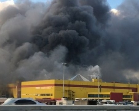 Огромен пожар лумна в Москва! 3000 души са евакуирани ВИДЕО+СНИМКА