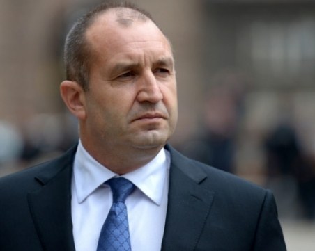 Президентът Радев посече с вето промени в Закона за отбраната