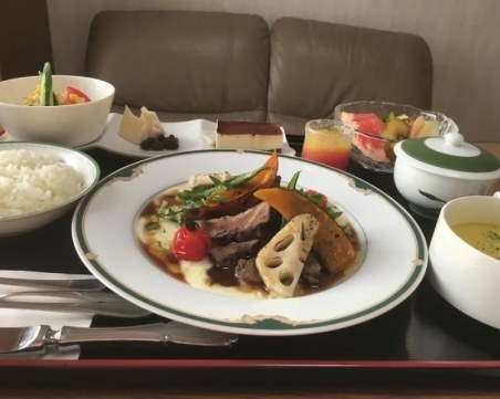 С това хранят родилките, но някъде другаде... СНИМКИ