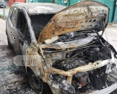 БМВ горя снощи в Асеновград