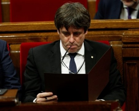 Лидерът на Каталуния се обяви за забавяне на независимостта и преговори с Мадрид ВИДЕО