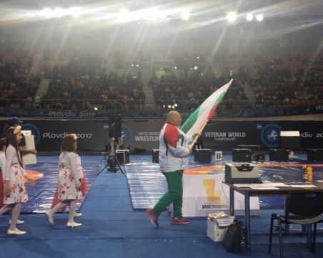 Откриха световното по борба, пловдивски кмет отпадна на старта СНИМКИ