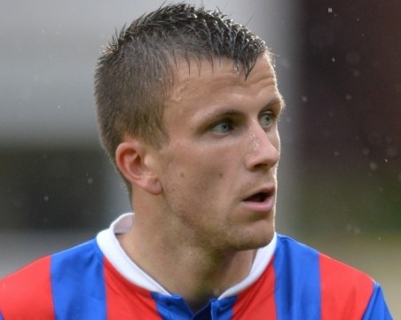 Шотландски футболист наби треньора си заради смяна ВИДЕО