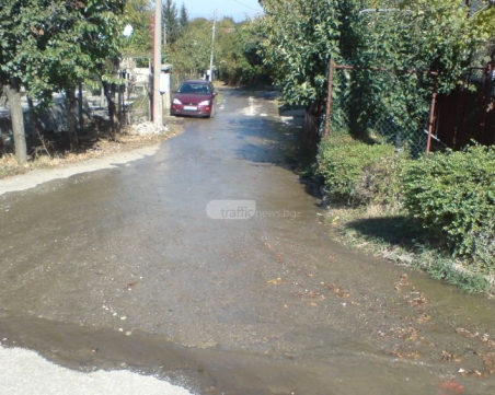 Фекални реки заляха Белащица, край резиденцията на д-р Енчев замириса СНИМКИ и ВИДЕО