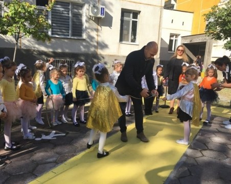 Кметът на Тракия откри еко кът с велоалея в детска градина СНИМКИ