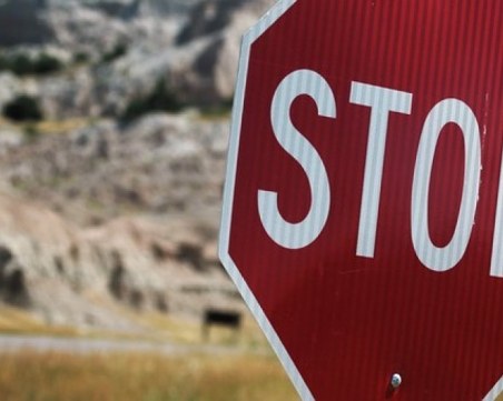 Не спираш на знак “Стоп“ - губиш книжката си